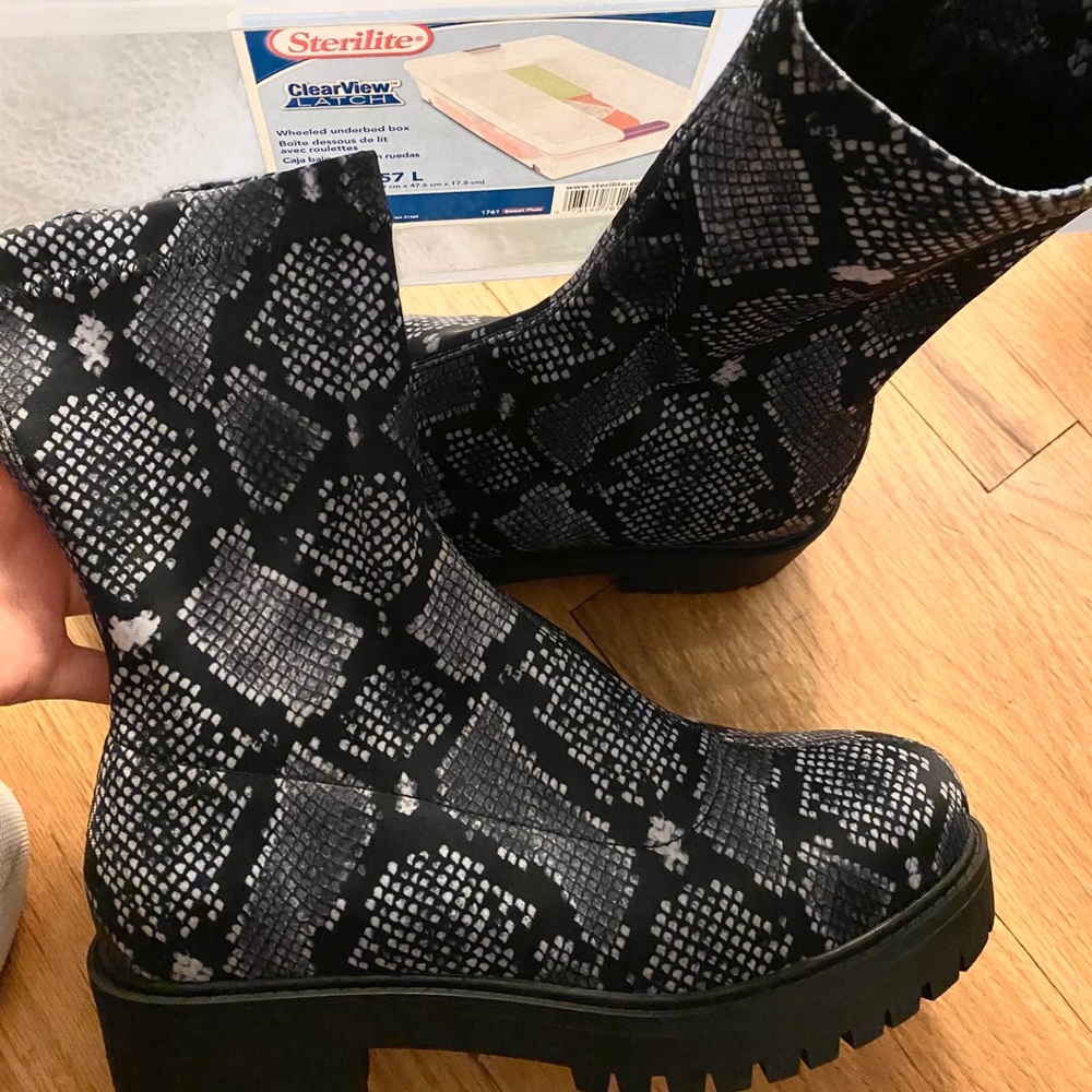 Simmi Soft Snakeskin Boots